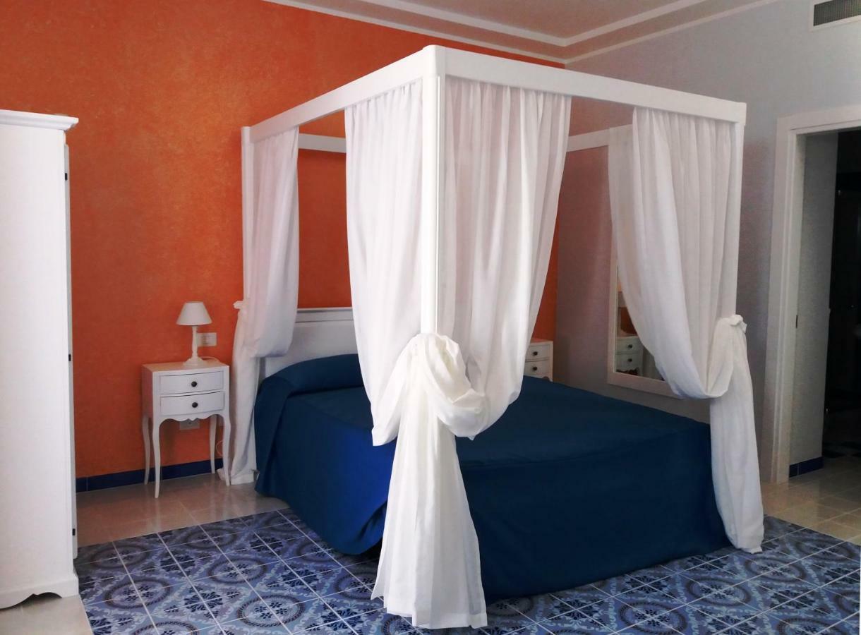 ליפארי Odysseus Hotel מראה חיצוני תמונה