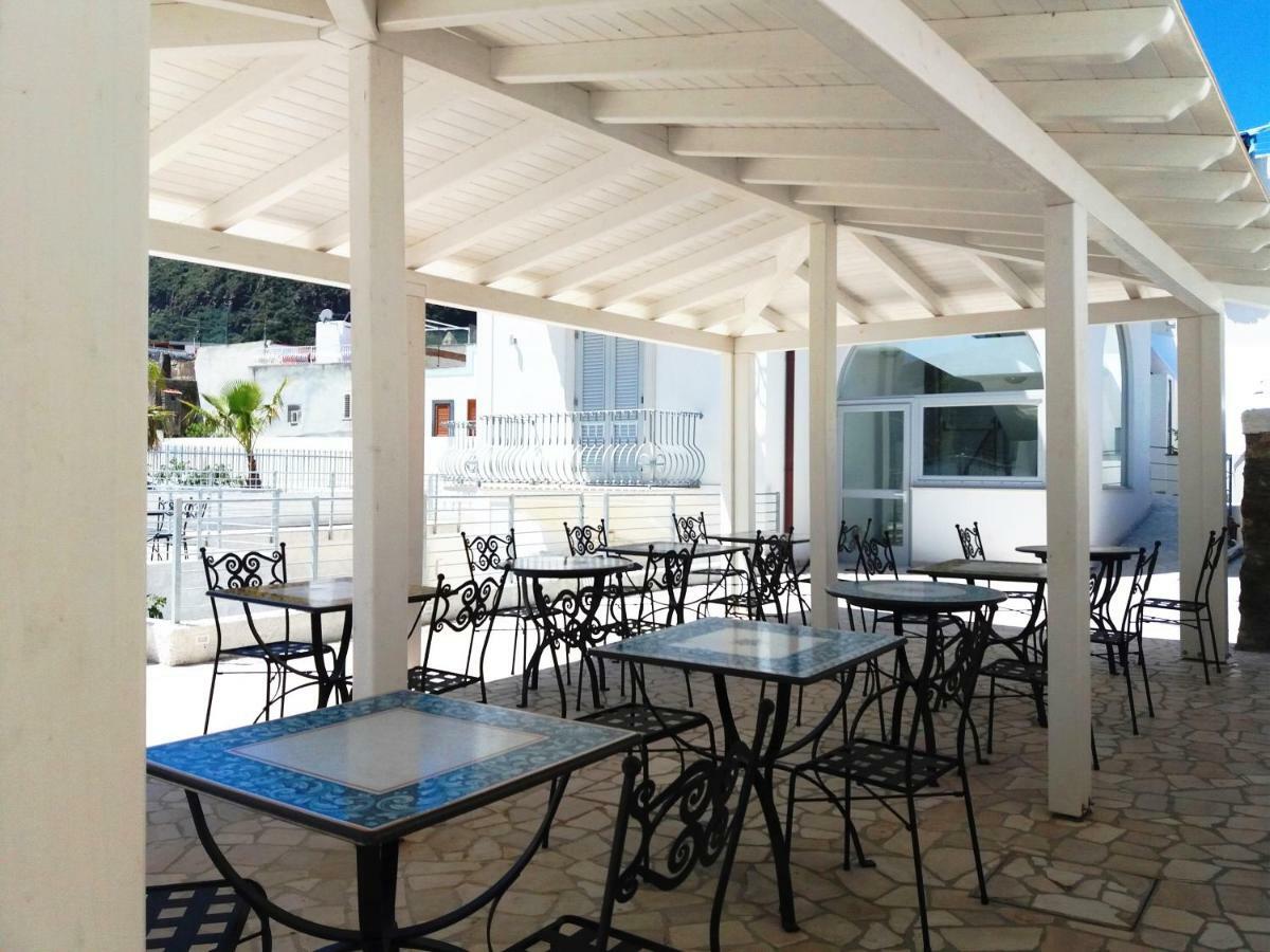 ליפארי Odysseus Hotel מראה חיצוני תמונה