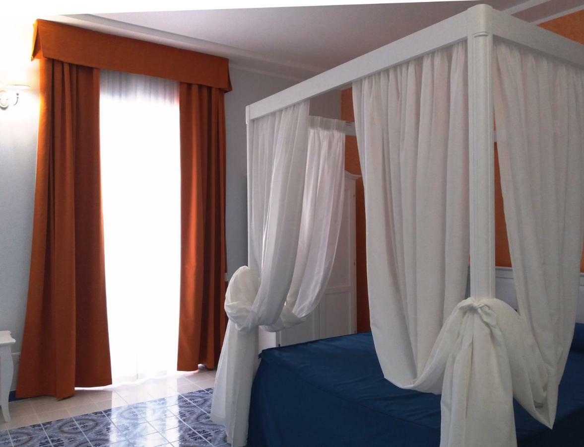 ליפארי Odysseus Hotel מראה חיצוני תמונה