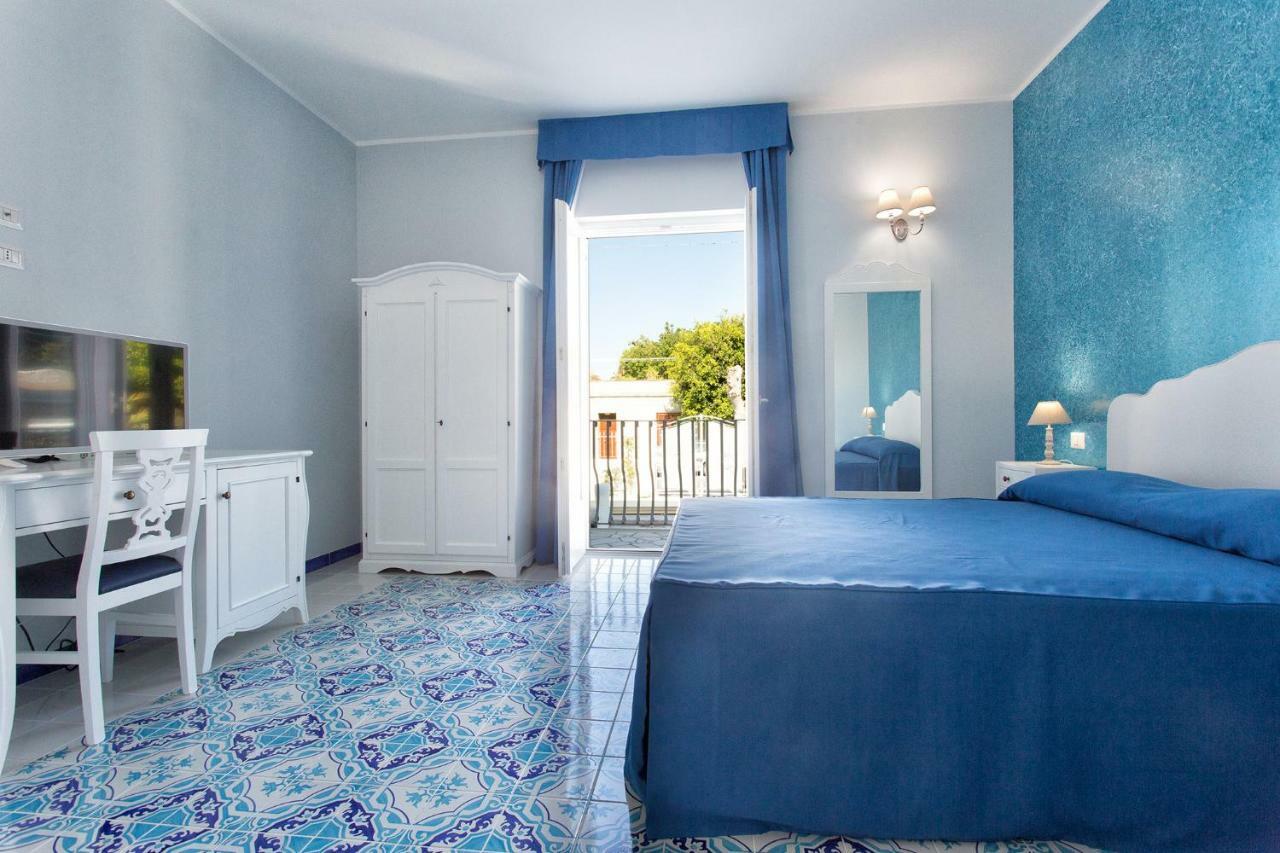 ליפארי Odysseus Hotel מראה חיצוני תמונה