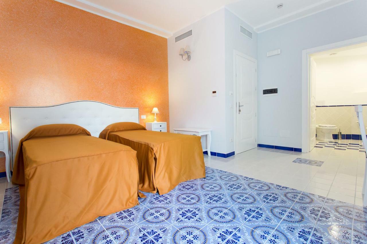 ליפארי Odysseus Hotel מראה חיצוני תמונה