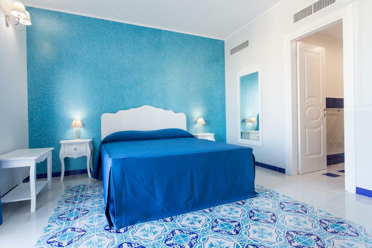 ליפארי Odysseus Hotel מראה חיצוני תמונה