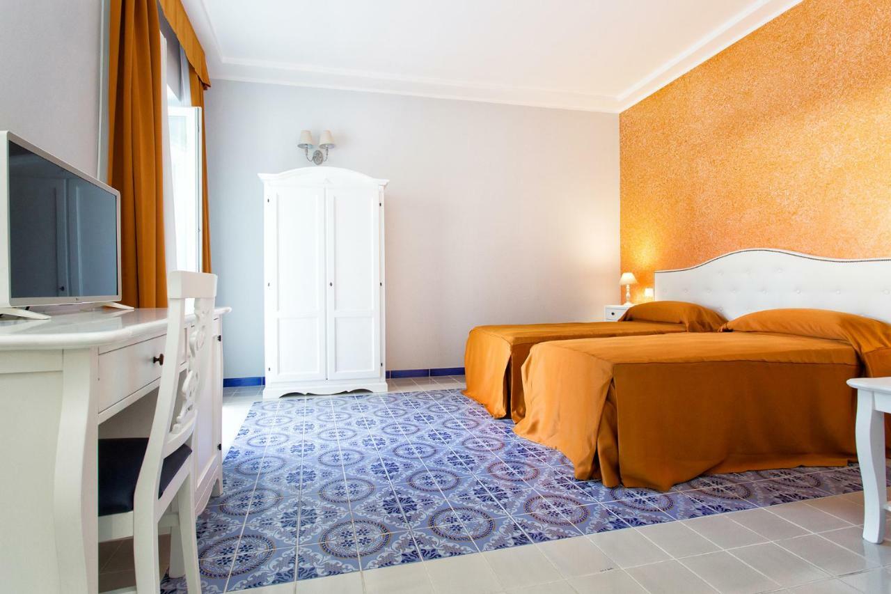 ליפארי Odysseus Hotel מראה חיצוני תמונה