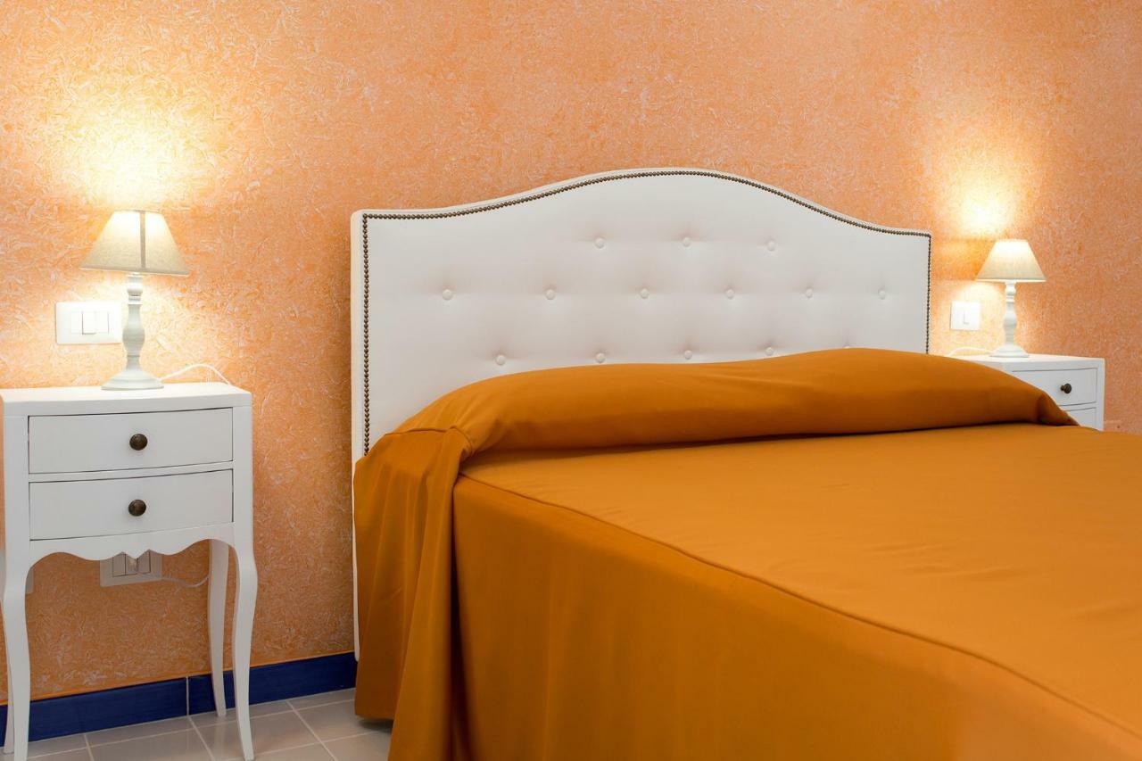 ליפארי Odysseus Hotel מראה חיצוני תמונה