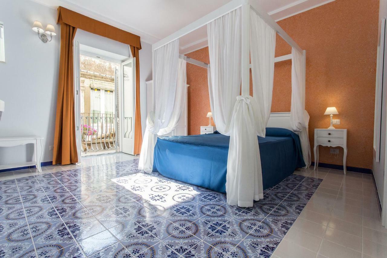ליפארי Odysseus Hotel מראה חיצוני תמונה