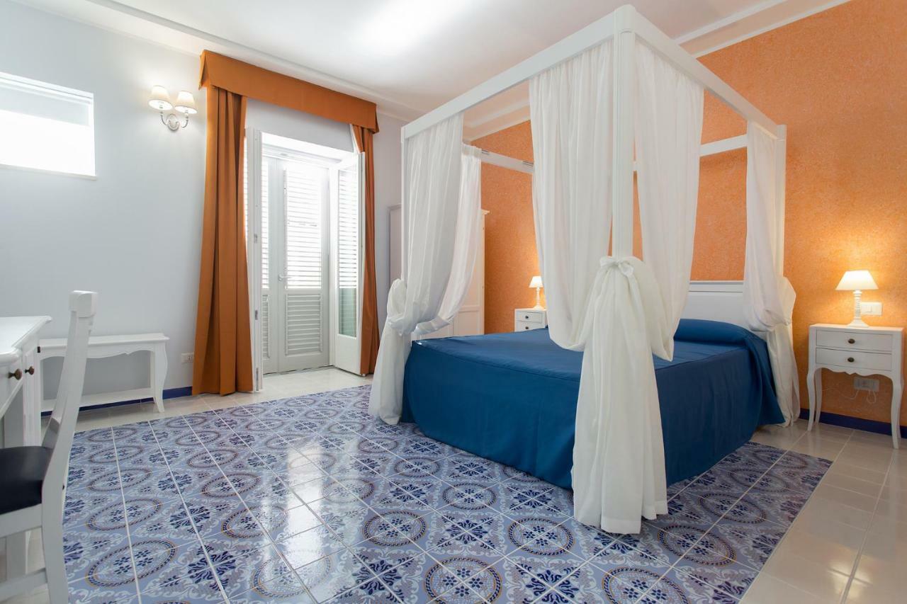 ליפארי Odysseus Hotel מראה חיצוני תמונה