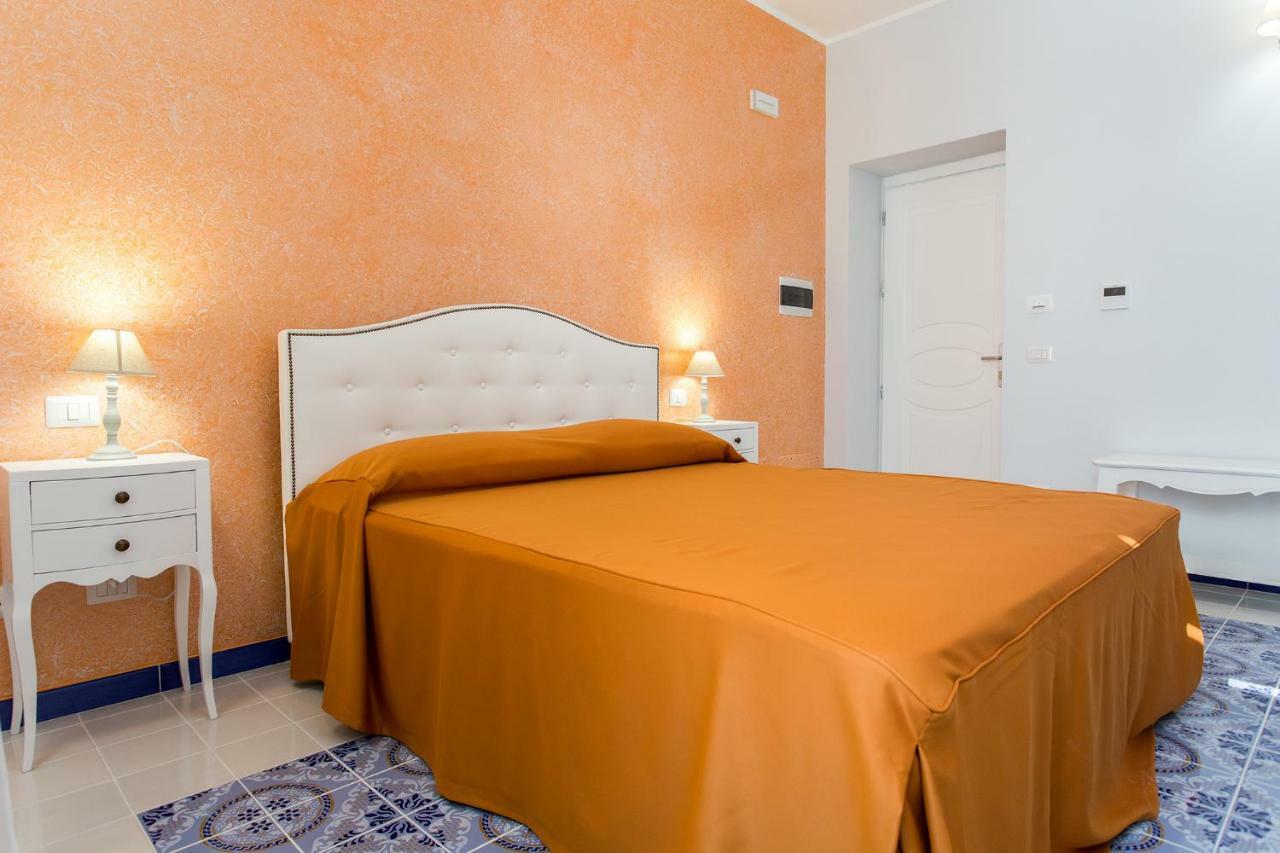 ליפארי Odysseus Hotel מראה חיצוני תמונה