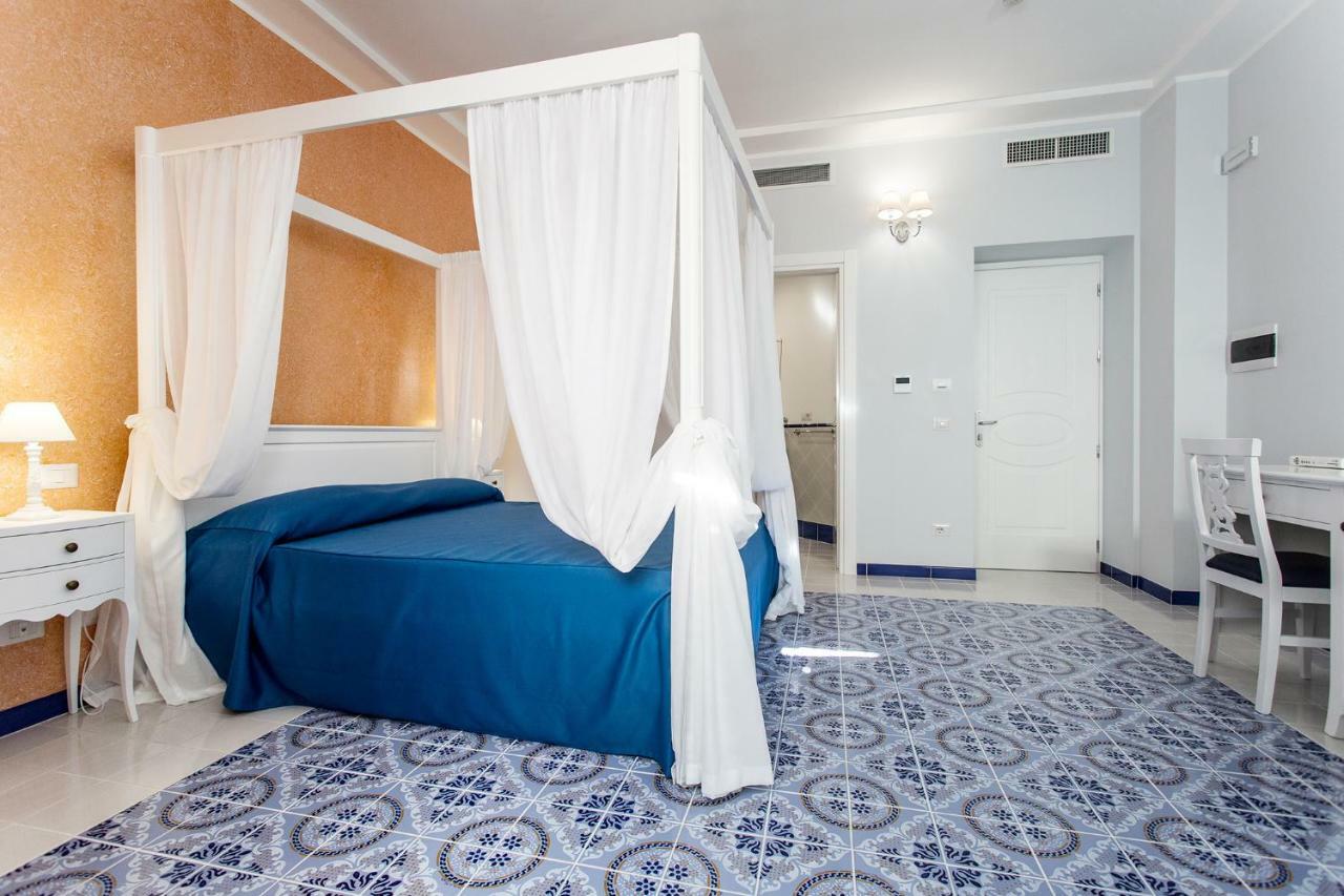 ליפארי Odysseus Hotel מראה חיצוני תמונה