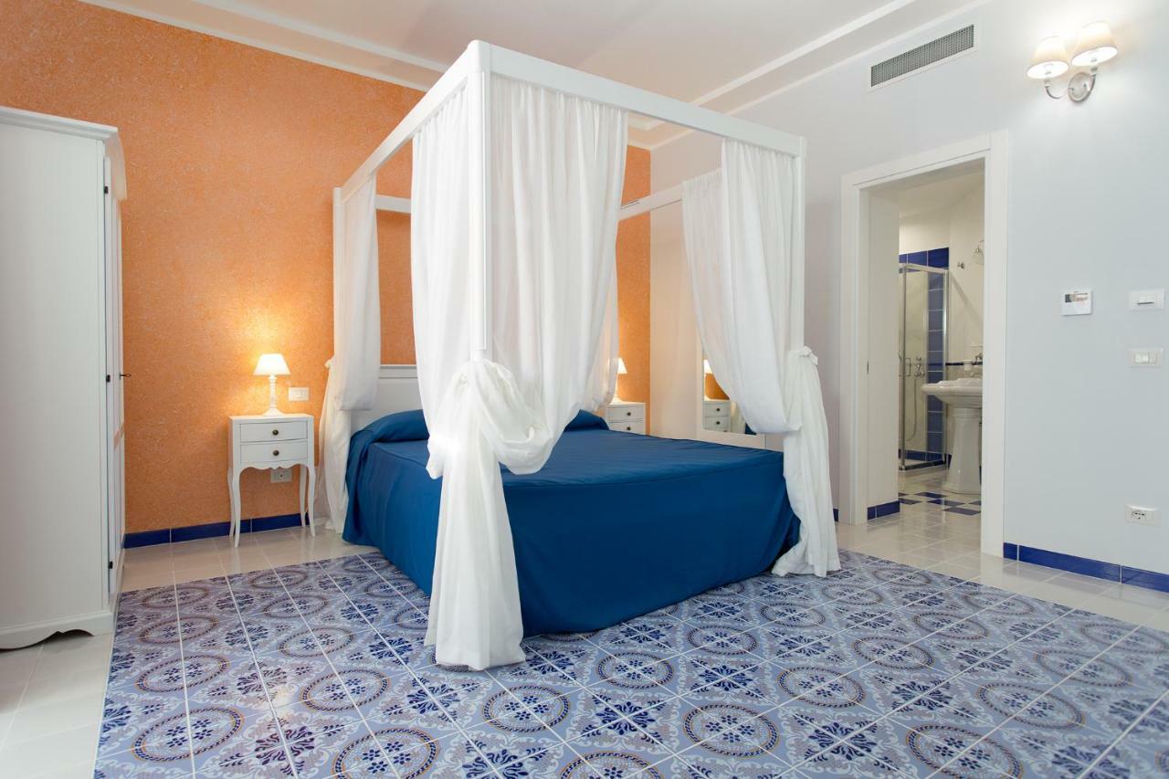 ליפארי Odysseus Hotel מראה חיצוני תמונה