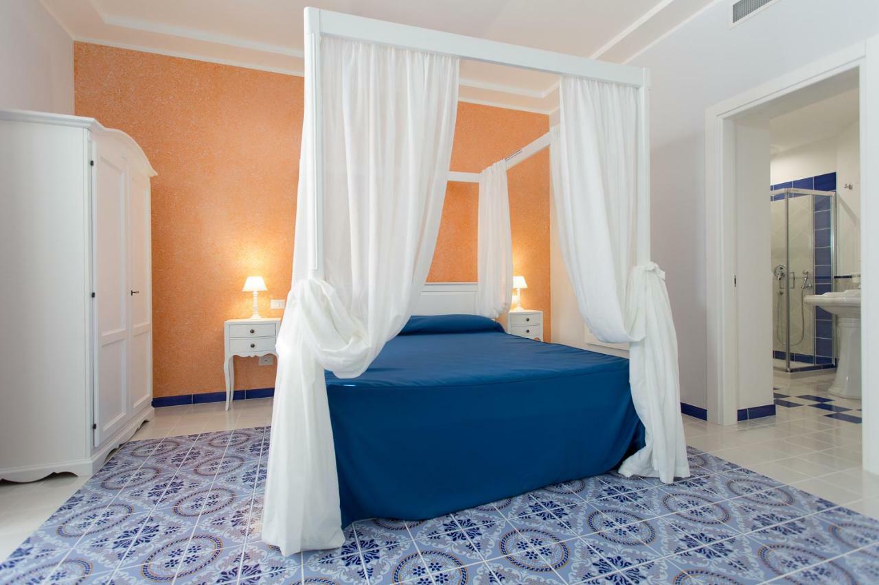 ליפארי Odysseus Hotel מראה חיצוני תמונה