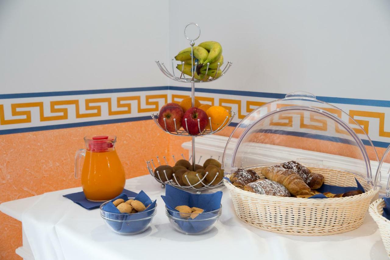 ליפארי Odysseus Hotel מראה חיצוני תמונה