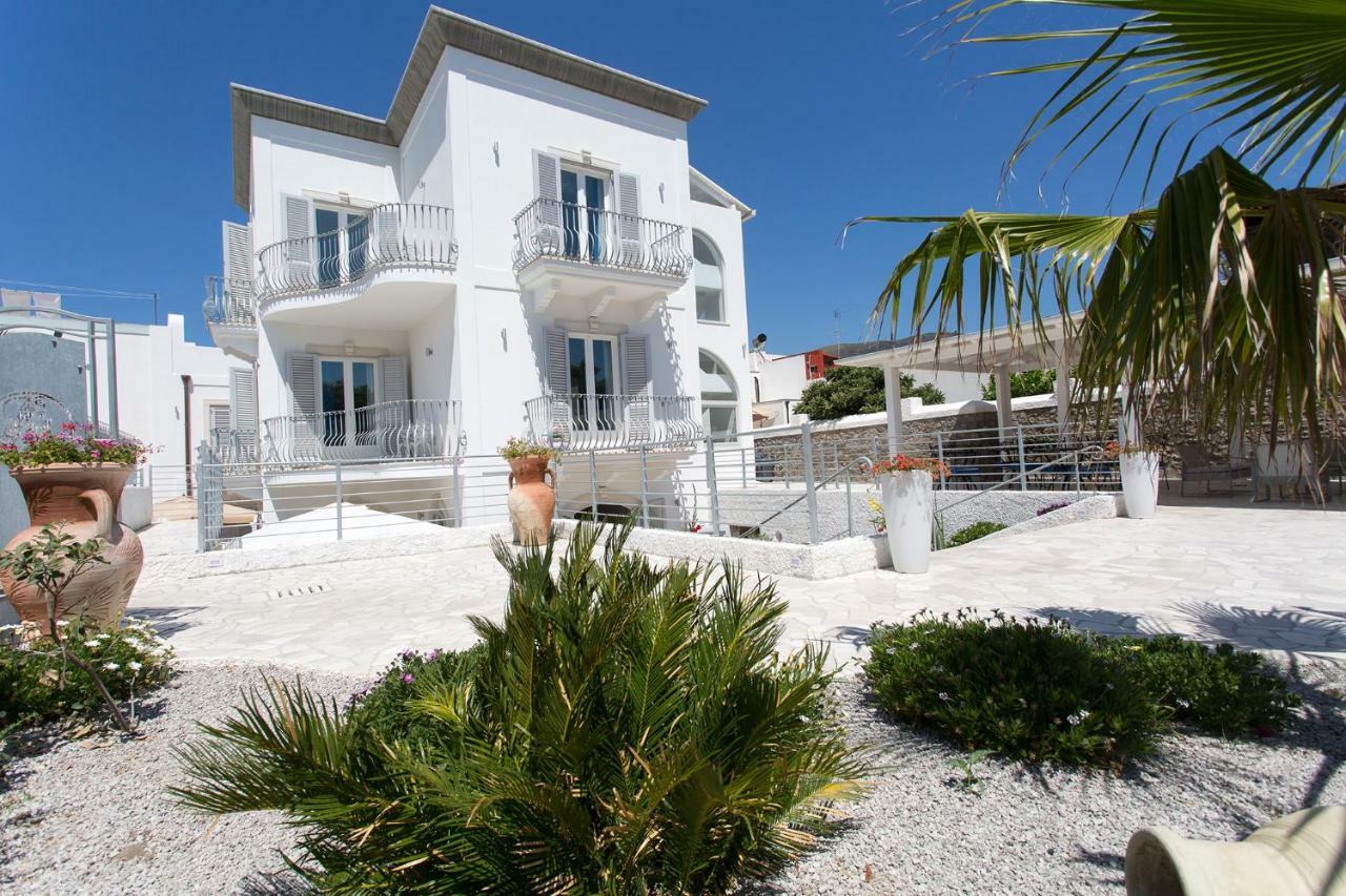 ליפארי Odysseus Hotel מראה חיצוני תמונה