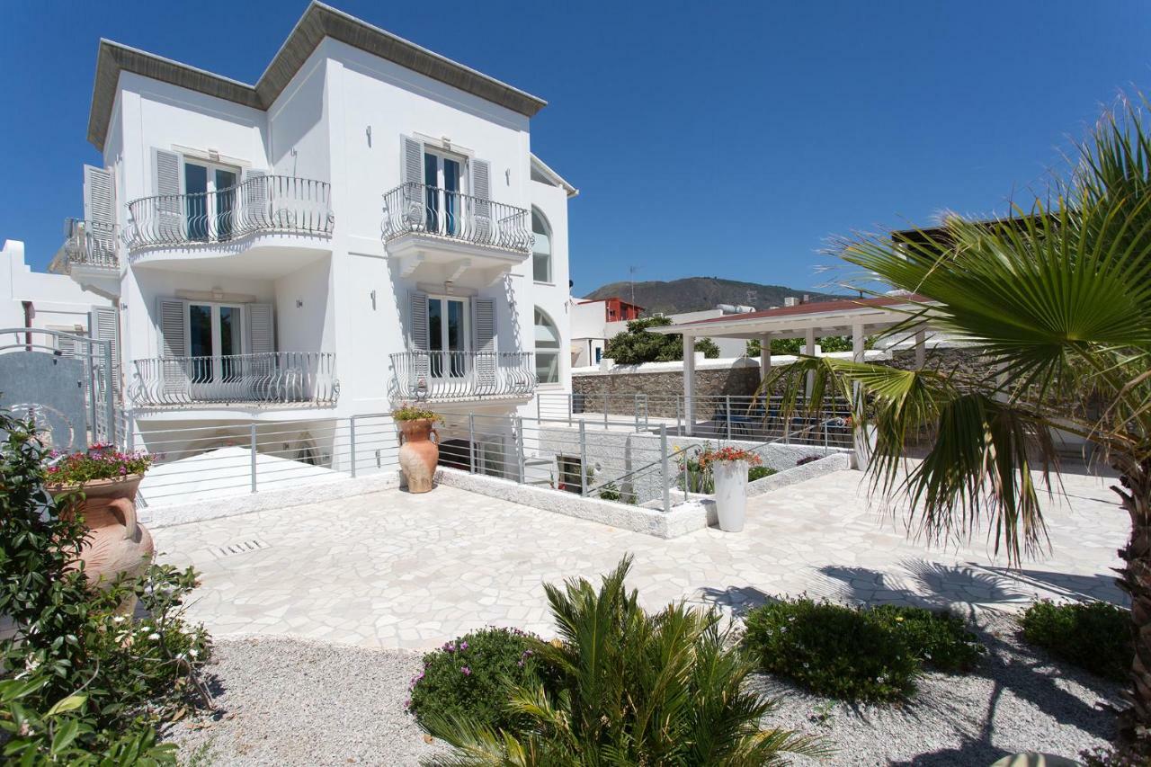 ליפארי Odysseus Hotel מראה חיצוני תמונה