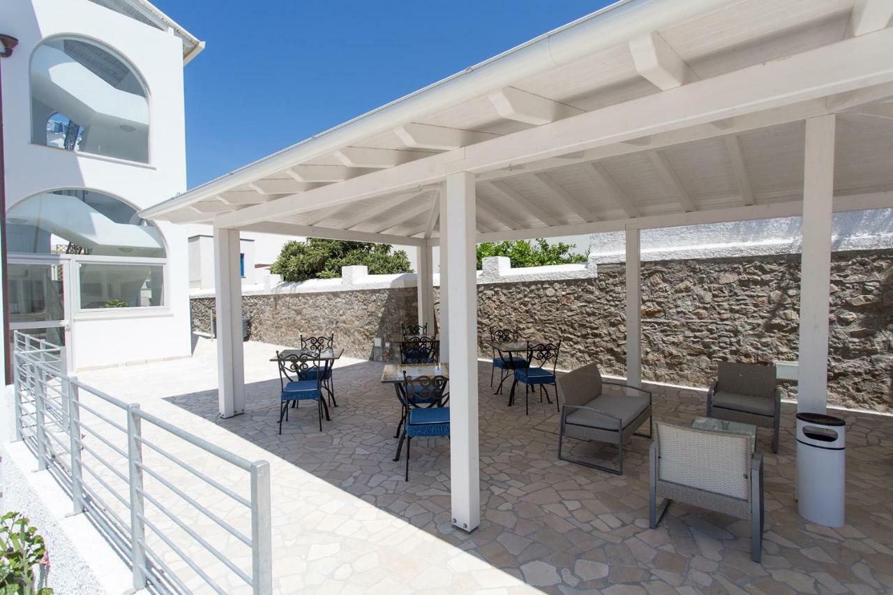 ליפארי Odysseus Hotel מראה חיצוני תמונה