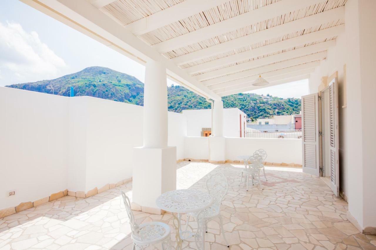 ליפארי Odysseus Hotel מראה חיצוני תמונה