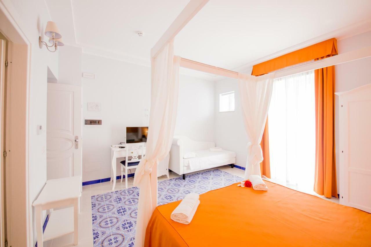 ליפארי Odysseus Hotel מראה חיצוני תמונה