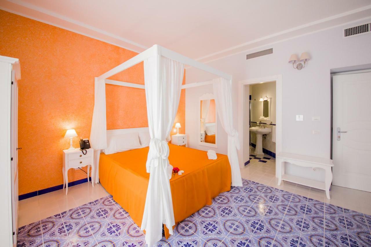 ליפארי Odysseus Hotel מראה חיצוני תמונה