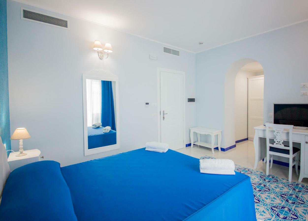 ליפארי Odysseus Hotel מראה חיצוני תמונה