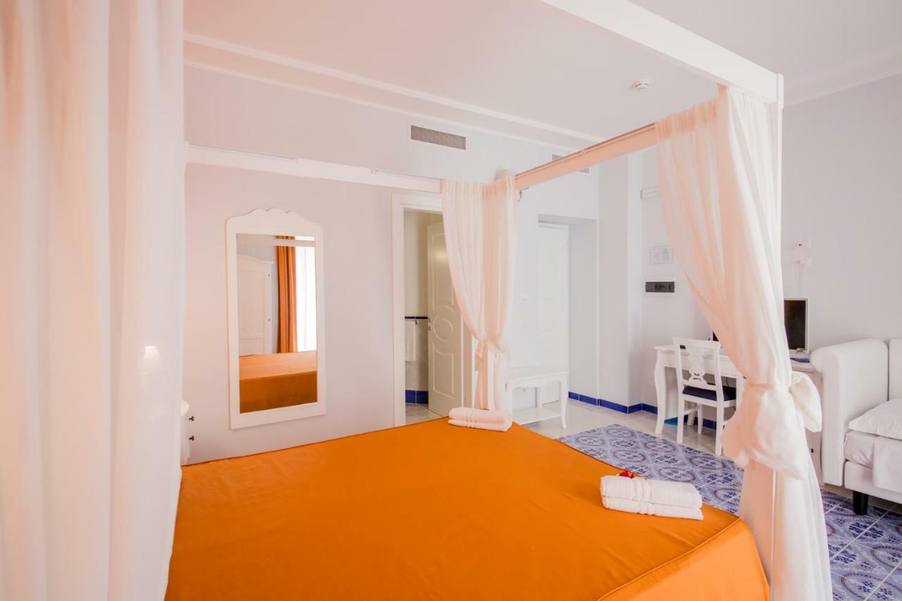 ליפארי Odysseus Hotel מראה חיצוני תמונה