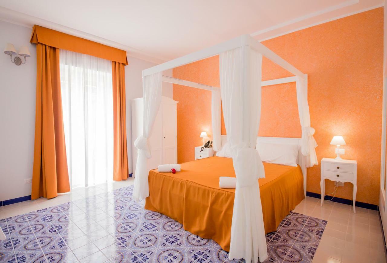 ליפארי Odysseus Hotel מראה חיצוני תמונה