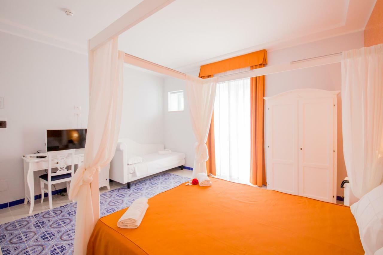 ליפארי Odysseus Hotel מראה חיצוני תמונה