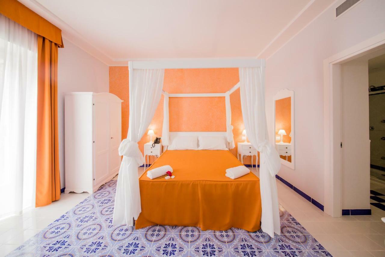 ליפארי Odysseus Hotel מראה חיצוני תמונה