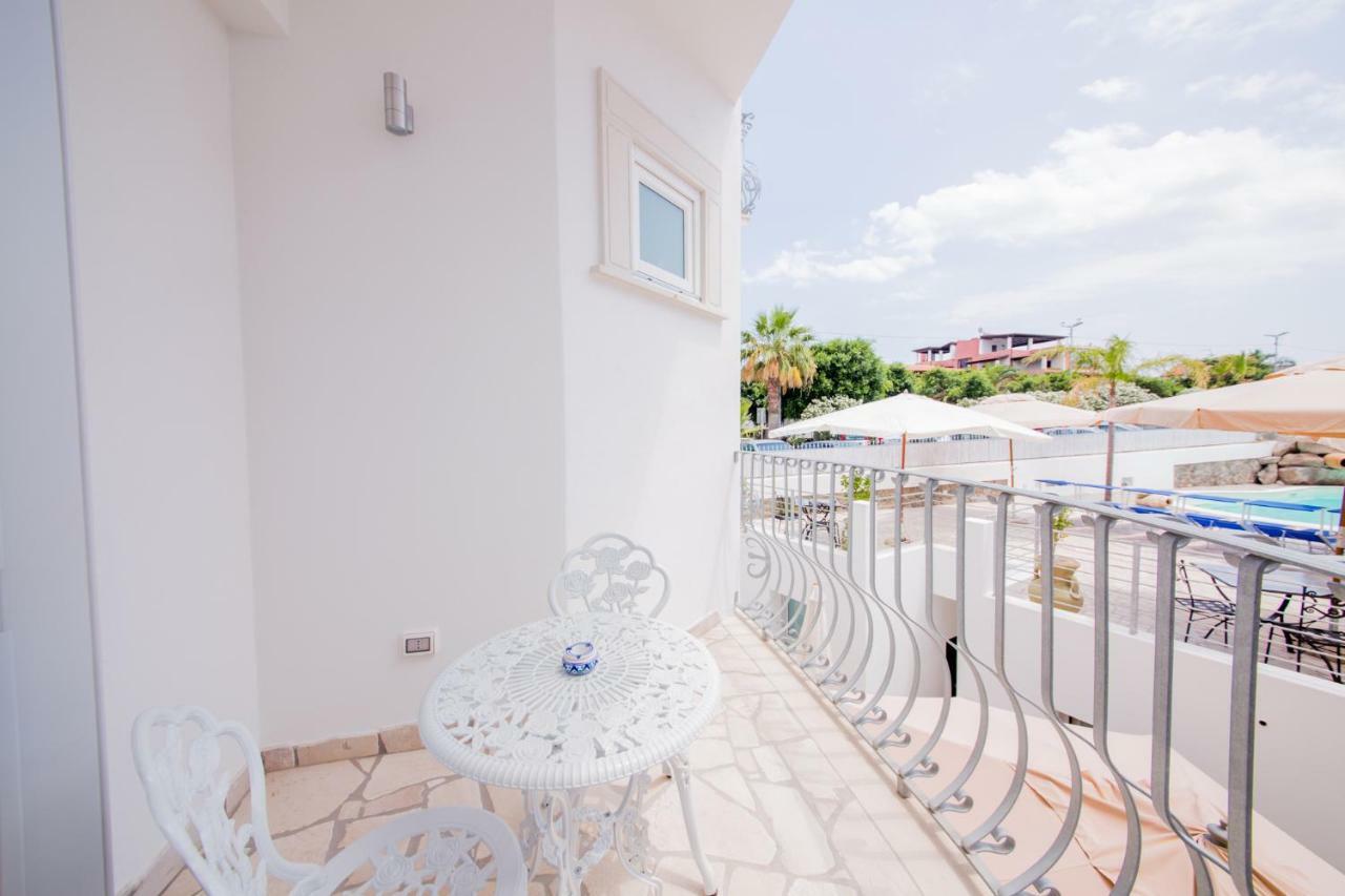 ליפארי Odysseus Hotel מראה חיצוני תמונה