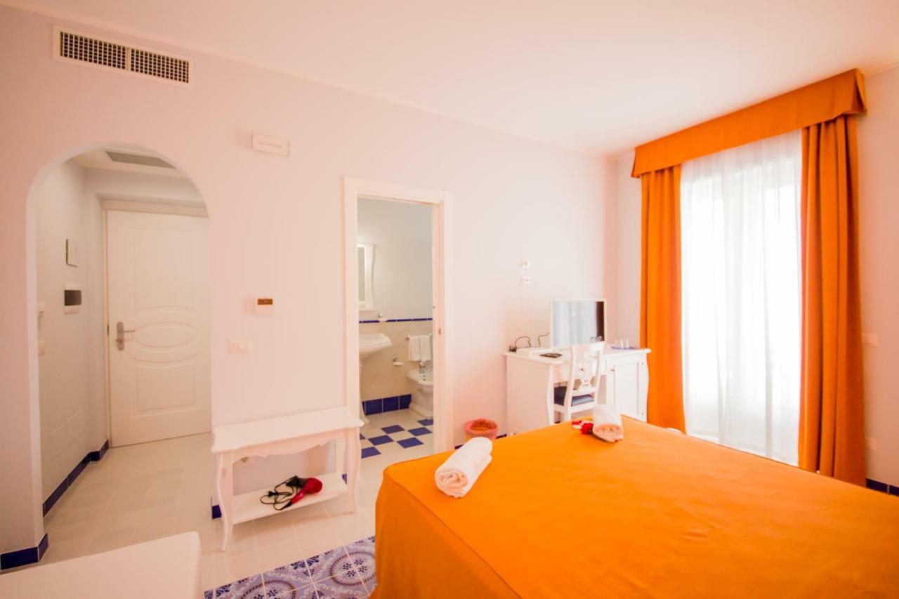 ליפארי Odysseus Hotel מראה חיצוני תמונה