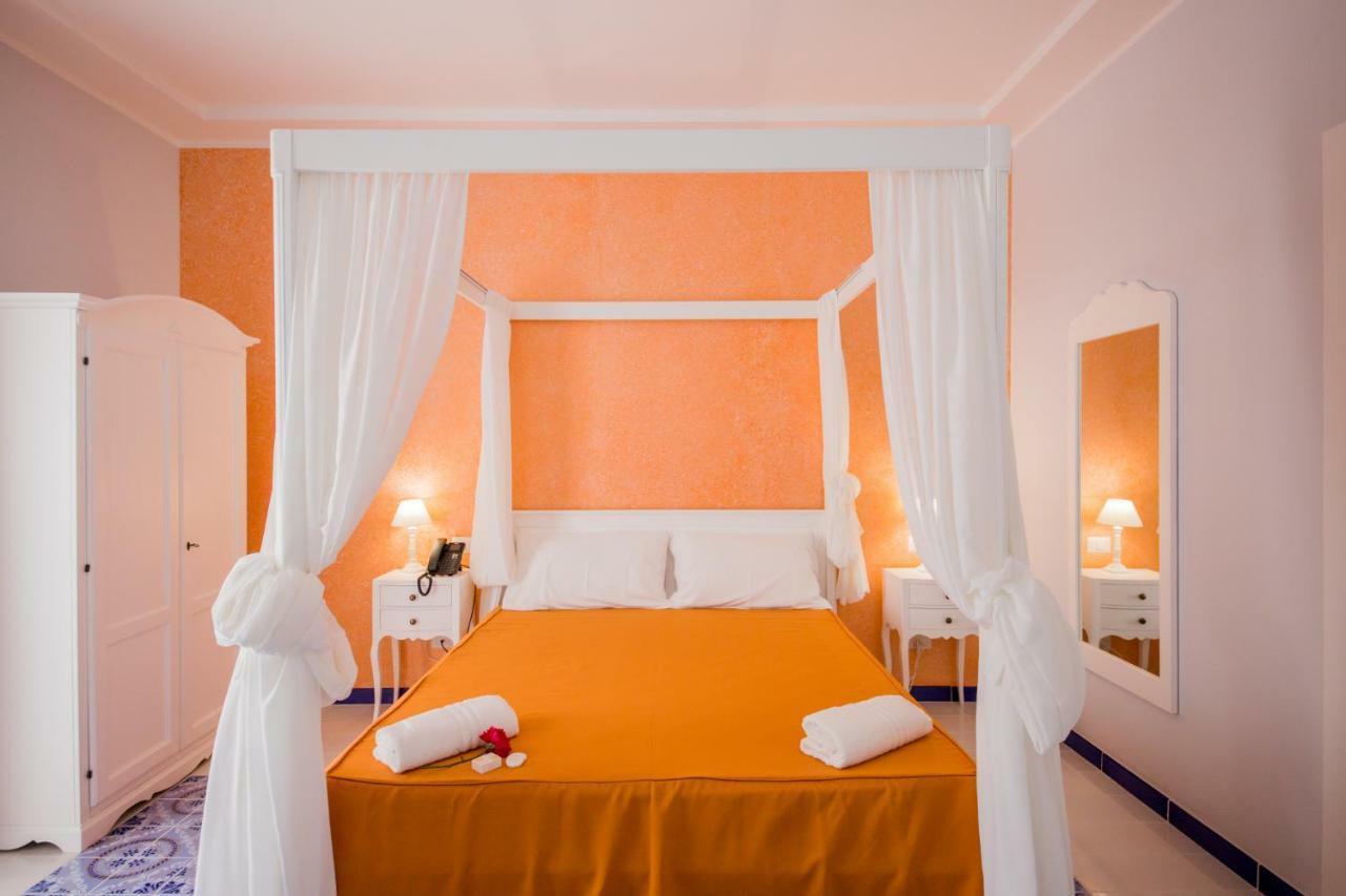 ליפארי Odysseus Hotel מראה חיצוני תמונה