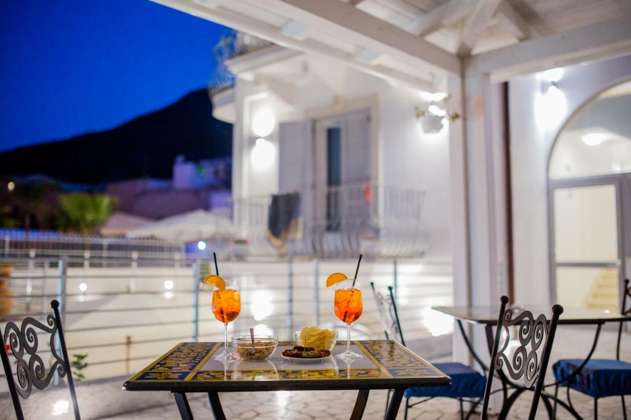ליפארי Odysseus Hotel מראה חיצוני תמונה