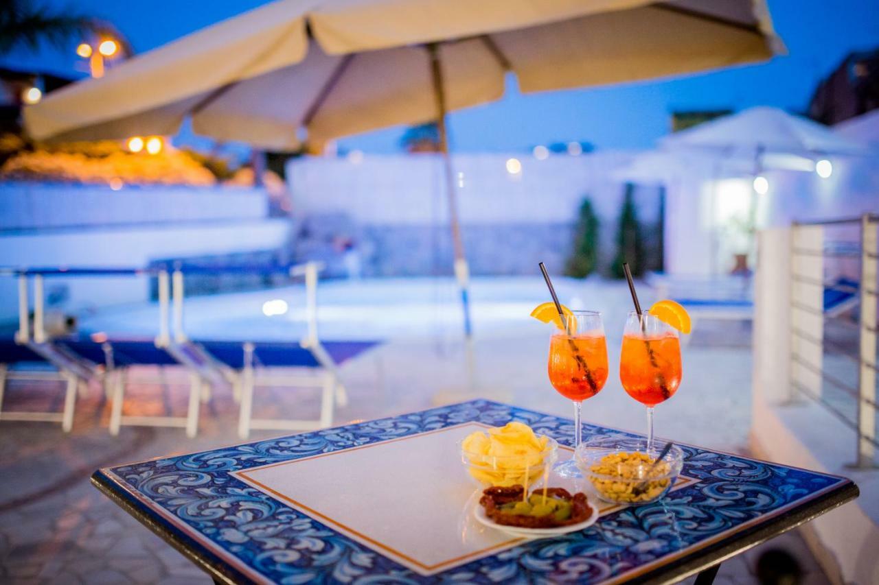 ליפארי Odysseus Hotel מראה חיצוני תמונה
